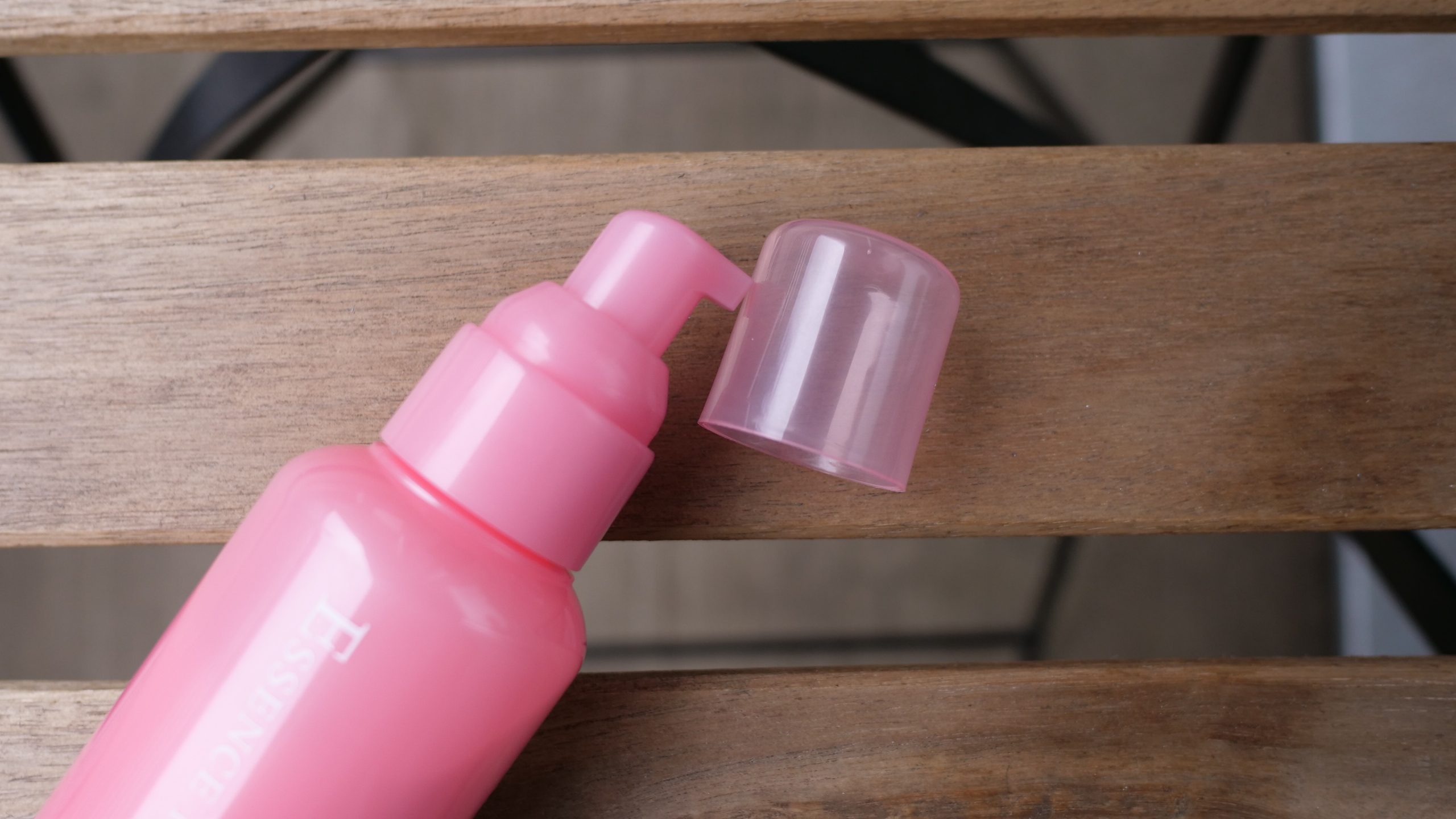 エッセンスインヘアミルク_口