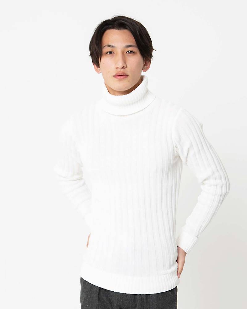 タートルネックニット