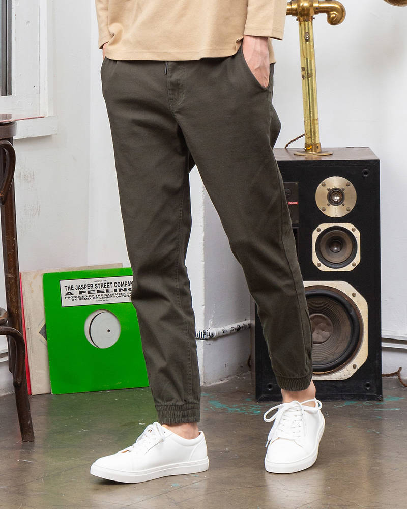 ジョガーパンツ